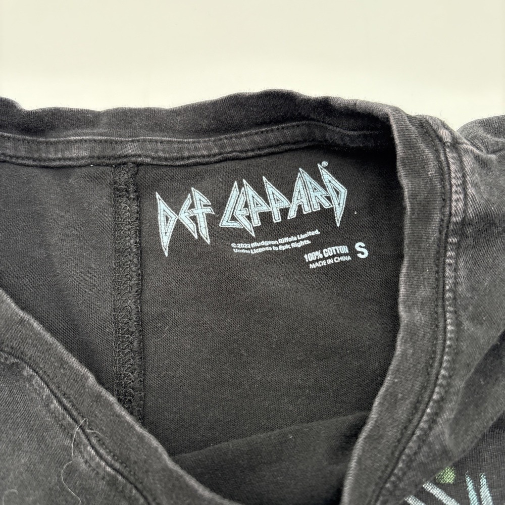 Def Leppard T-shirt Hysteria Women's Size Small 2023‎ Black Print On Front - Picture 3 of 12